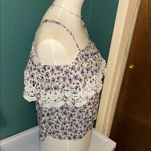 Floral Lace Trim Women's Top - Picture 2 of 3